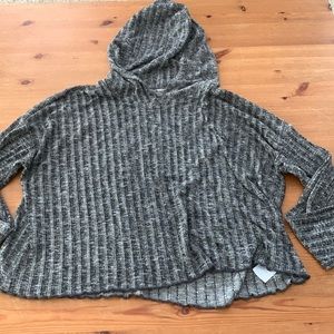COPY - AMERICAN EAGLE GRAY HOODED TOP (size large)